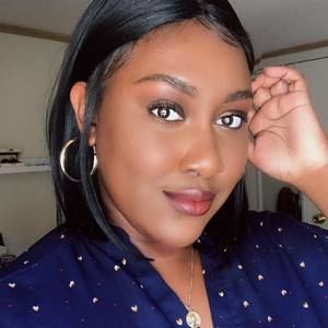 Meet your Posher, Mia